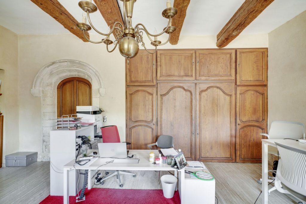 Bureau 4